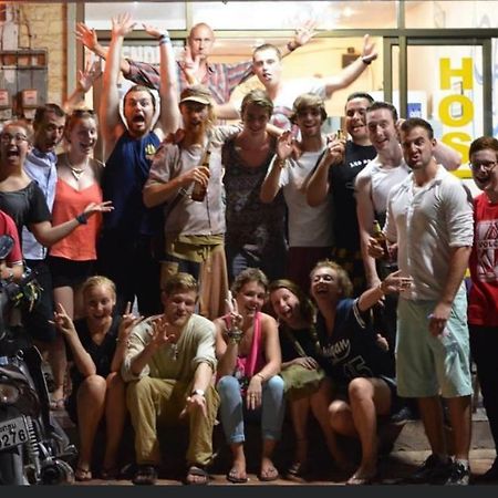 Lucky Backpacker Hostel Vientiane Bagian luar foto