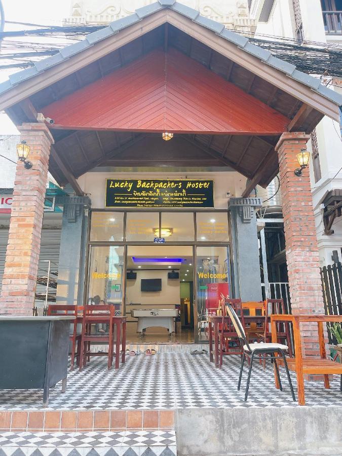 Lucky Backpacker Hostel Vientiane Bagian luar foto