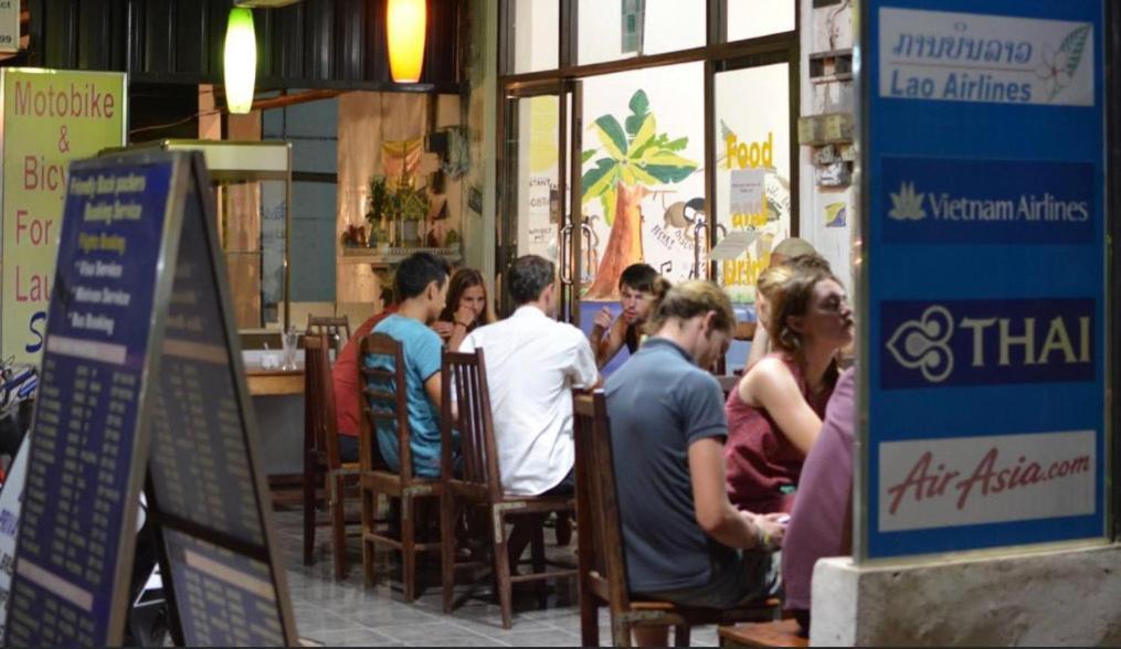 Lucky Backpacker Hostel Vientiane Bagian luar foto