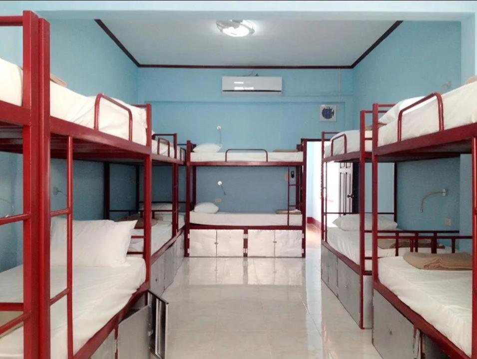 Lucky Backpacker Hostel Vientiane Bagian luar foto