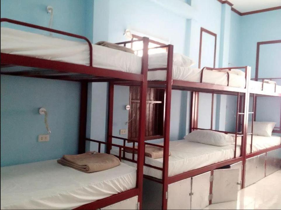 Lucky Backpacker Hostel Vientiane Bagian luar foto