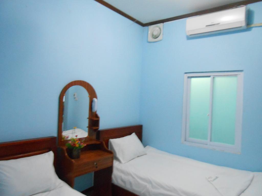 Lucky Backpacker Hostel Vientiane Bagian luar foto
