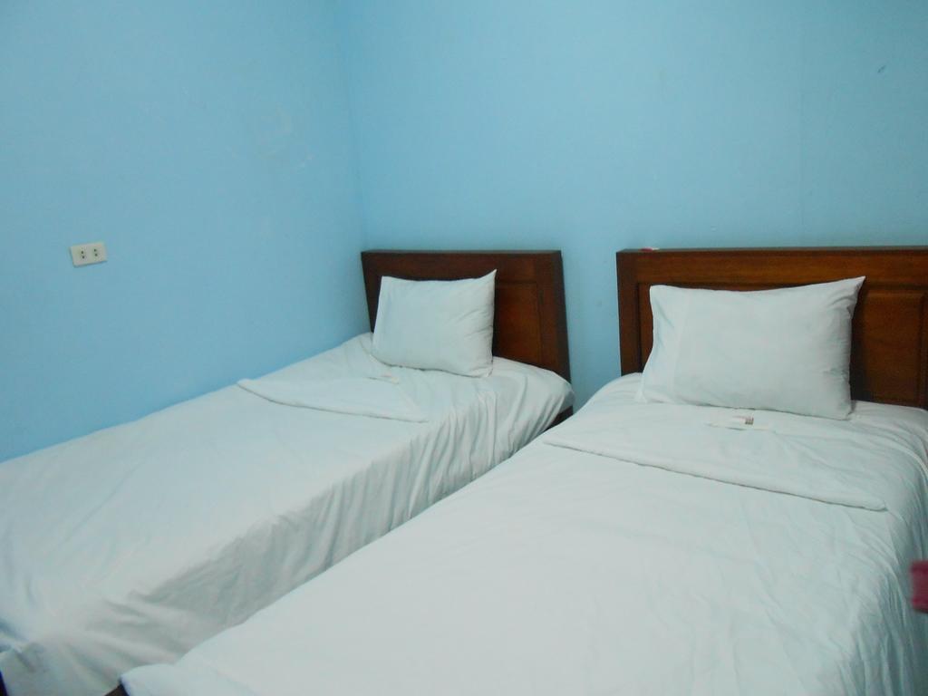 Lucky Backpacker Hostel Vientiane Bagian luar foto