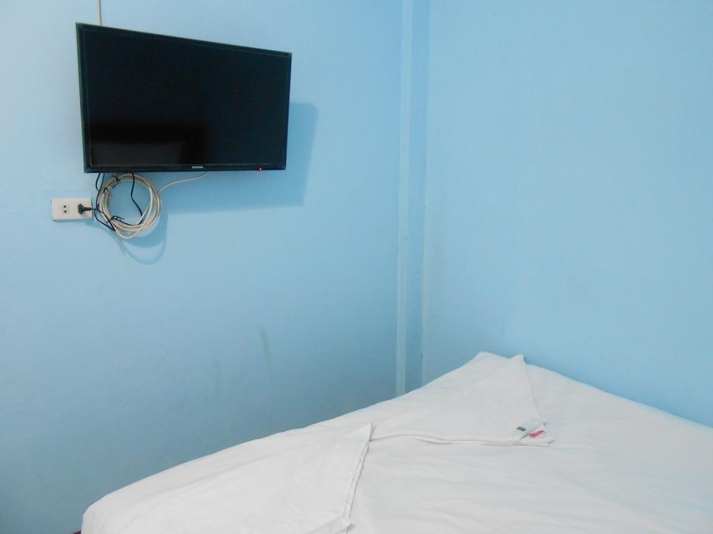 Lucky Backpacker Hostel Vientiane Bagian luar foto
