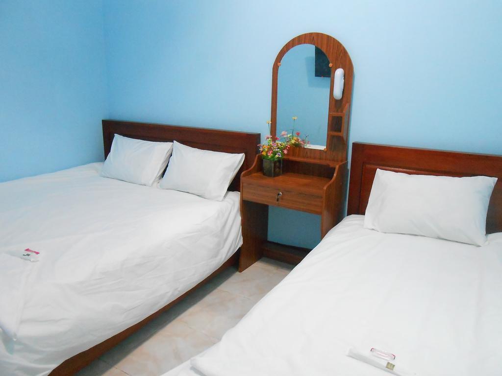 Lucky Backpacker Hostel Vientiane Bagian luar foto