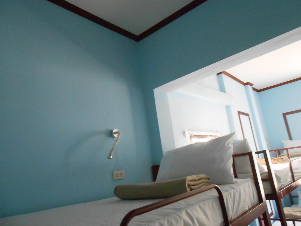 Lucky Backpacker Hostel Vientiane Bagian luar foto