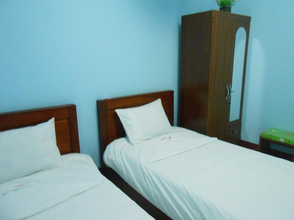 Lucky Backpacker Hostel Vientiane Bagian luar foto