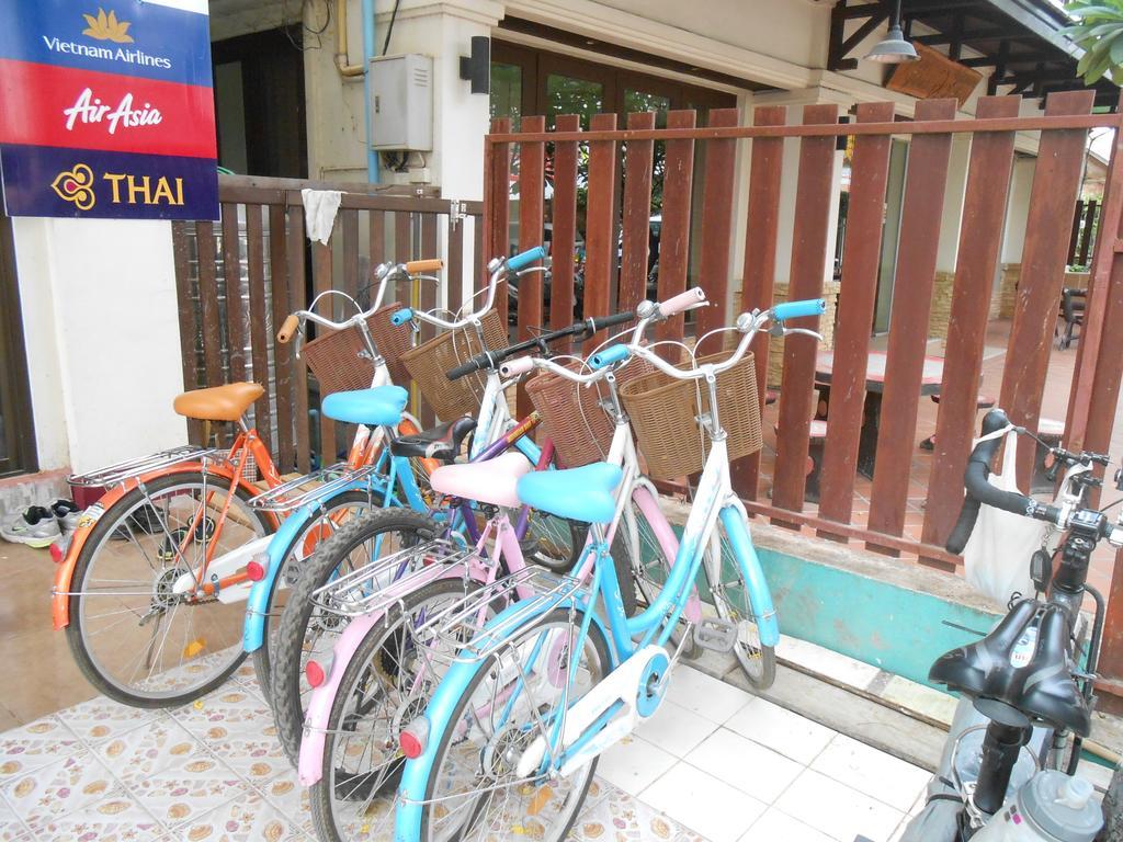 Lucky Backpacker Hostel Vientiane Bagian luar foto