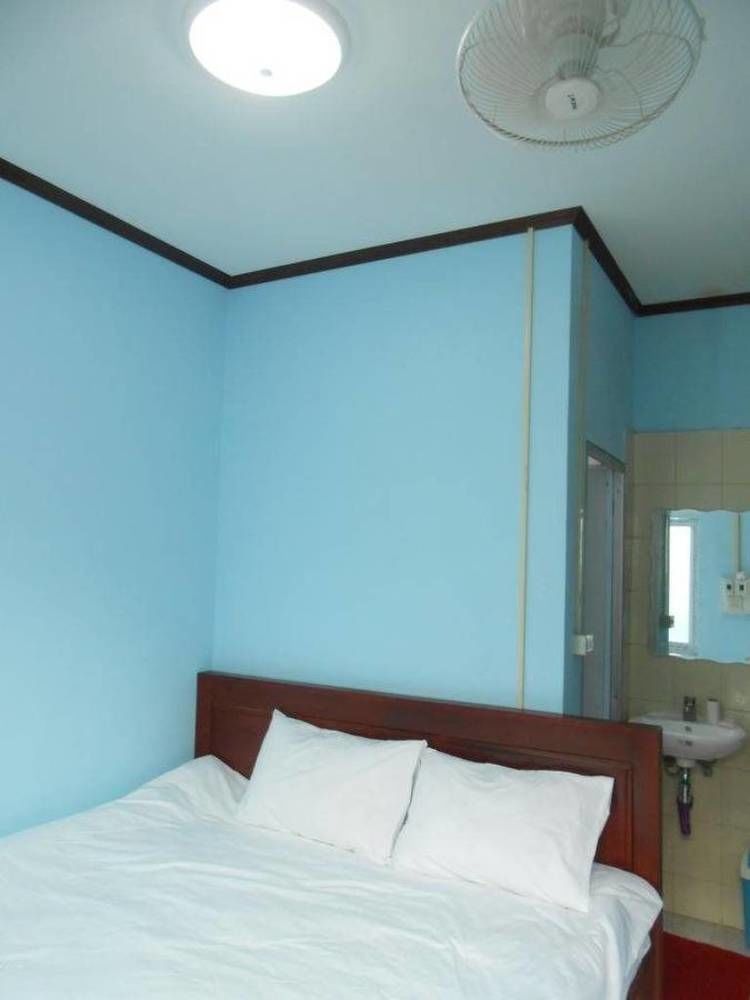Lucky Backpacker Hostel Vientiane Bagian luar foto